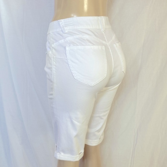SALE!!! DEMOCRACY Jeans Women’s Tummy Control Size 6 White Bermuda Shorts NWOT - Picture 5 of 6